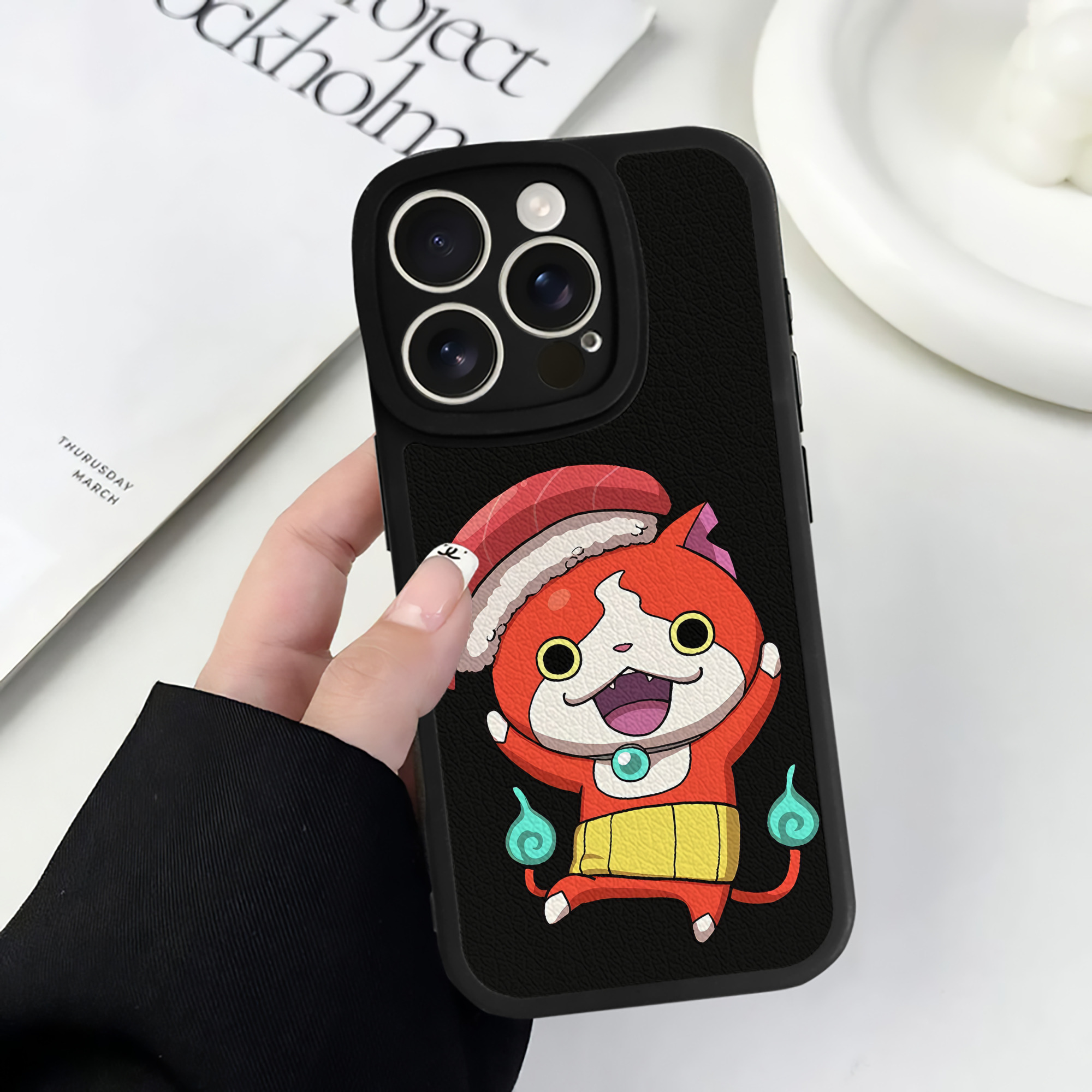 （画像用） 妖怪ウォッチ Yo-kai Watch 【iPhone 16シリーズ対応】シリコンスマホケース（レザー調） 材質：シリコン